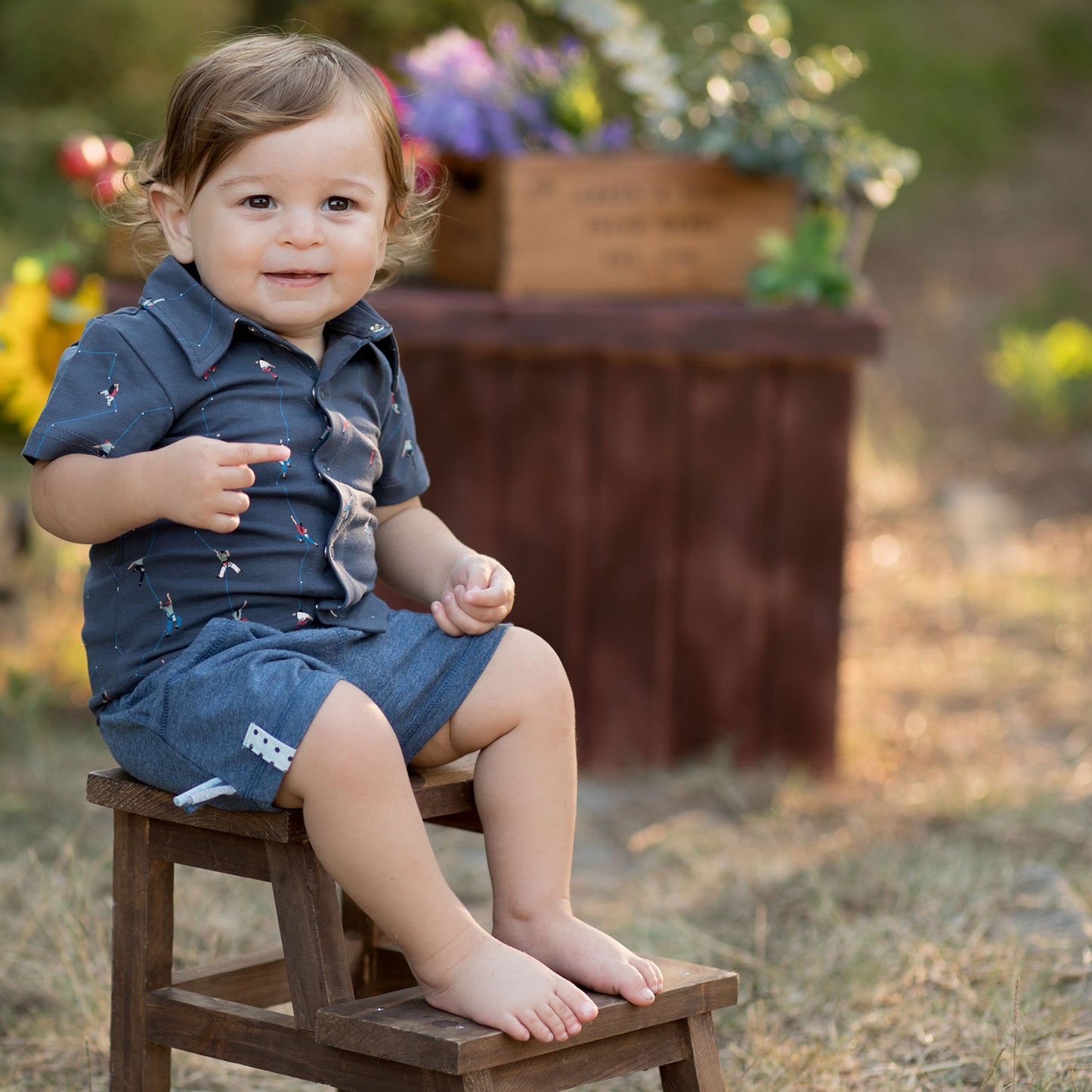 Organic climbing man design Shirt for boys Aged 0-12 Months colored Navy